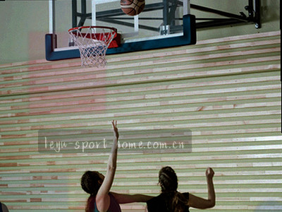 手机界面原型图，显示赛事列表和倒计时